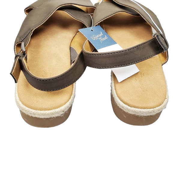 Universal Thread Womens Green Crossover Strap Sandals Shoe Size 11 NWT - Picture 3 of 7